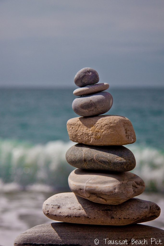 zen stones stack empillement galet guetray plage